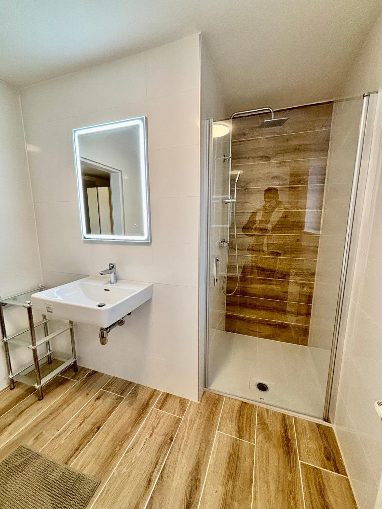 Atemberaubendes Apartment + Pool Βιέννη Εξωτερικό φωτογραφία